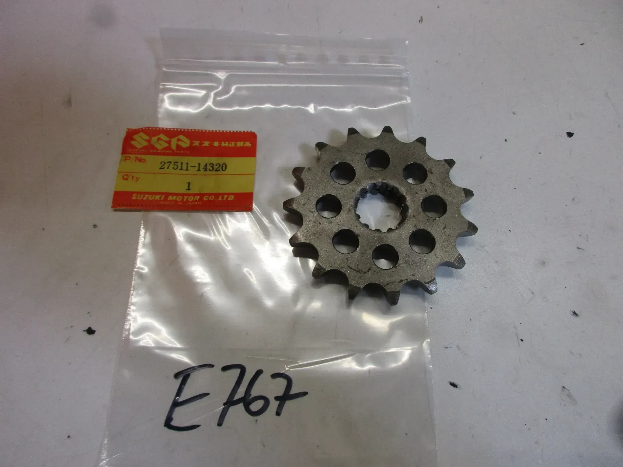 E767. Suzuki DR 350 S_SE Ritzel Zahnrad 27511-14320 Kettenrad 15 T Motor Antrieb sprocket - Bild 1
