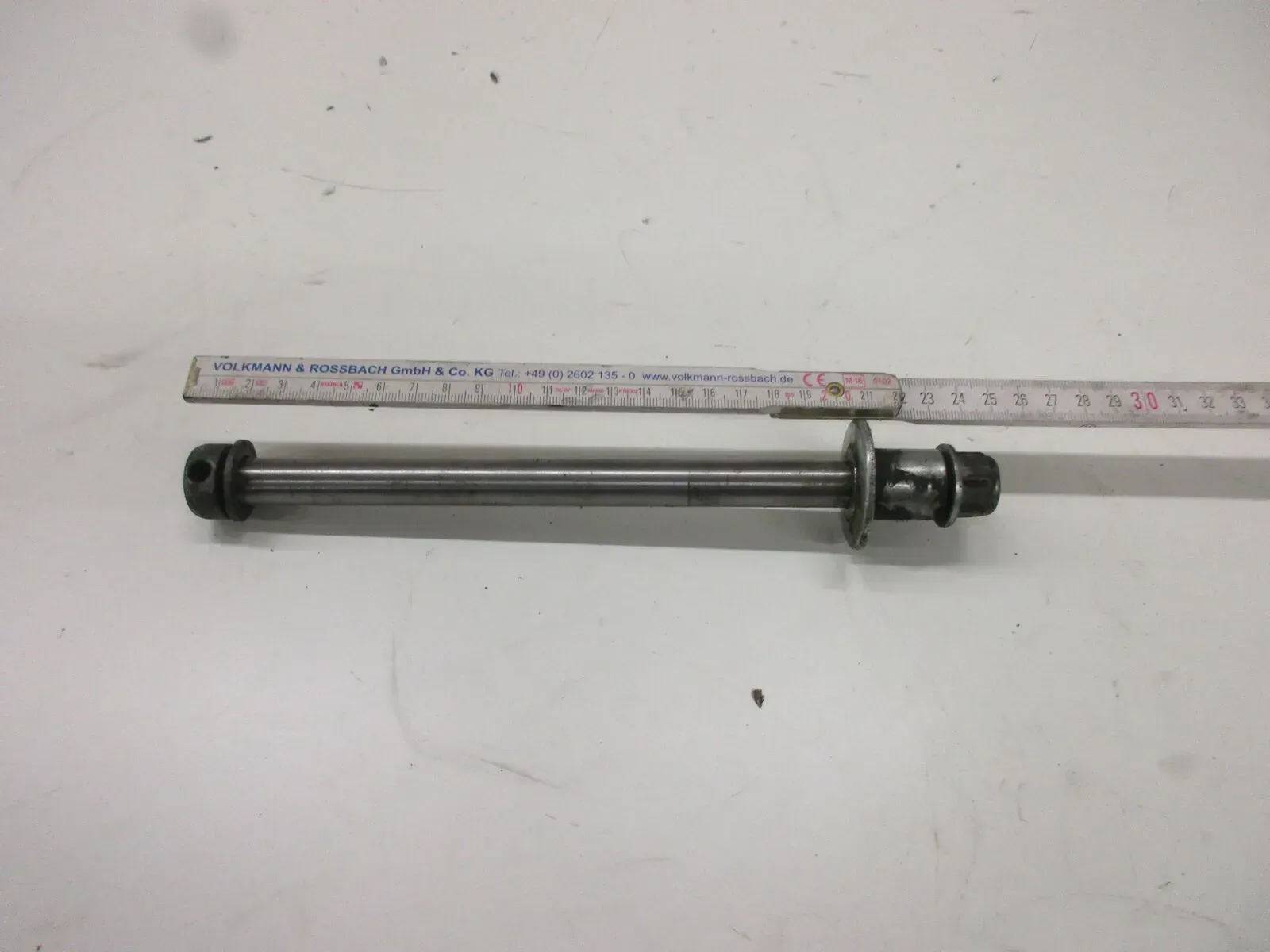 1. Suzuki GS 550 M Katana Steckachse vorne Achse 15 mm Vorderrad Felge axle - Bild 1