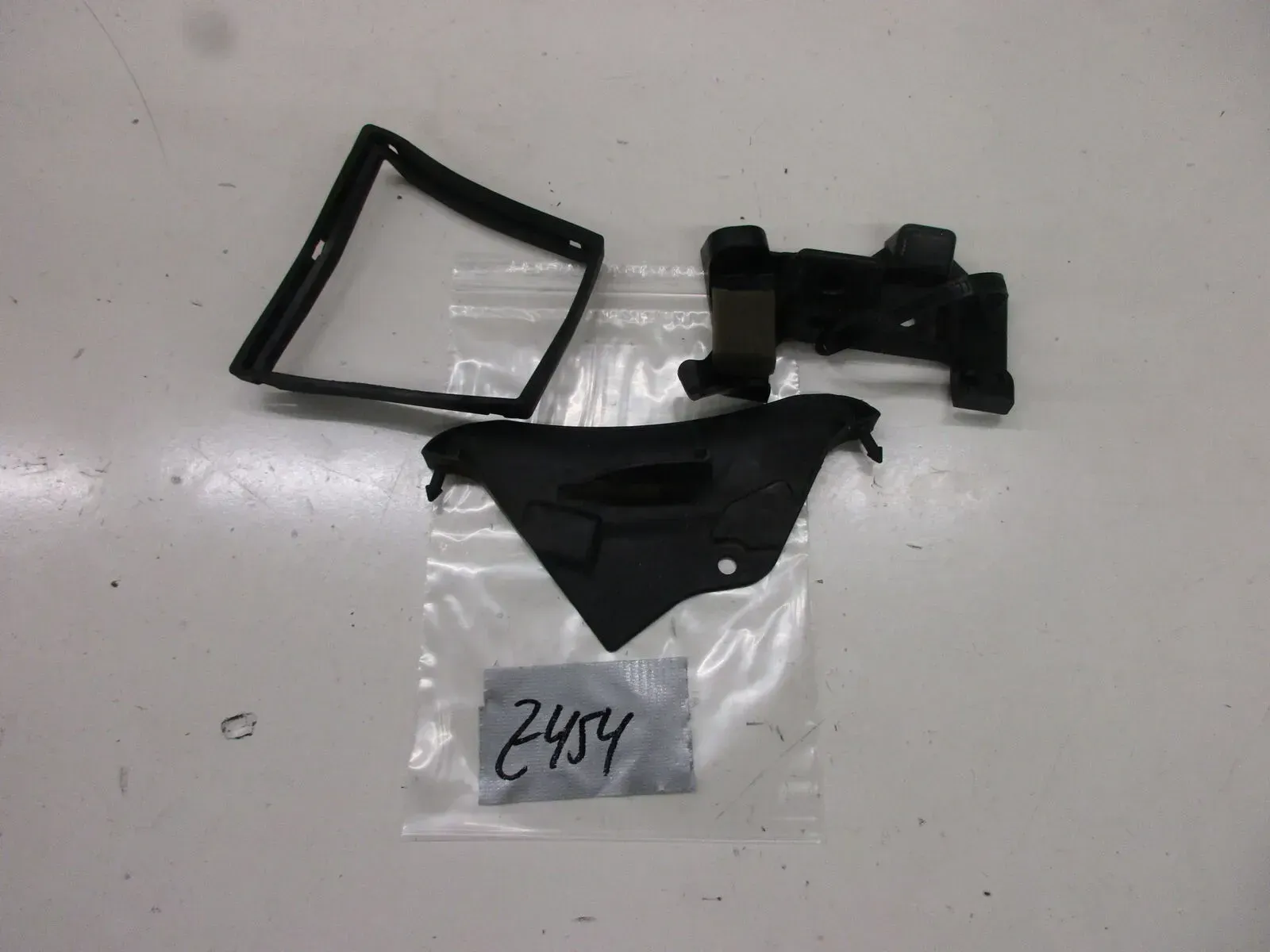 Verkleidung Konvolut Z454 Yamaha YZF-R6 RJ 15 Rahmen Blende Abdeckung Kleinteile - Bild 1