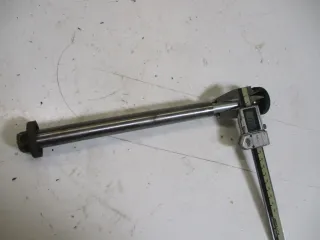 1. Kawasaki EN 500 EN500A Schwingenachse 14 mm mit Lagerhülse 22 mm Schwinge - Bild 1