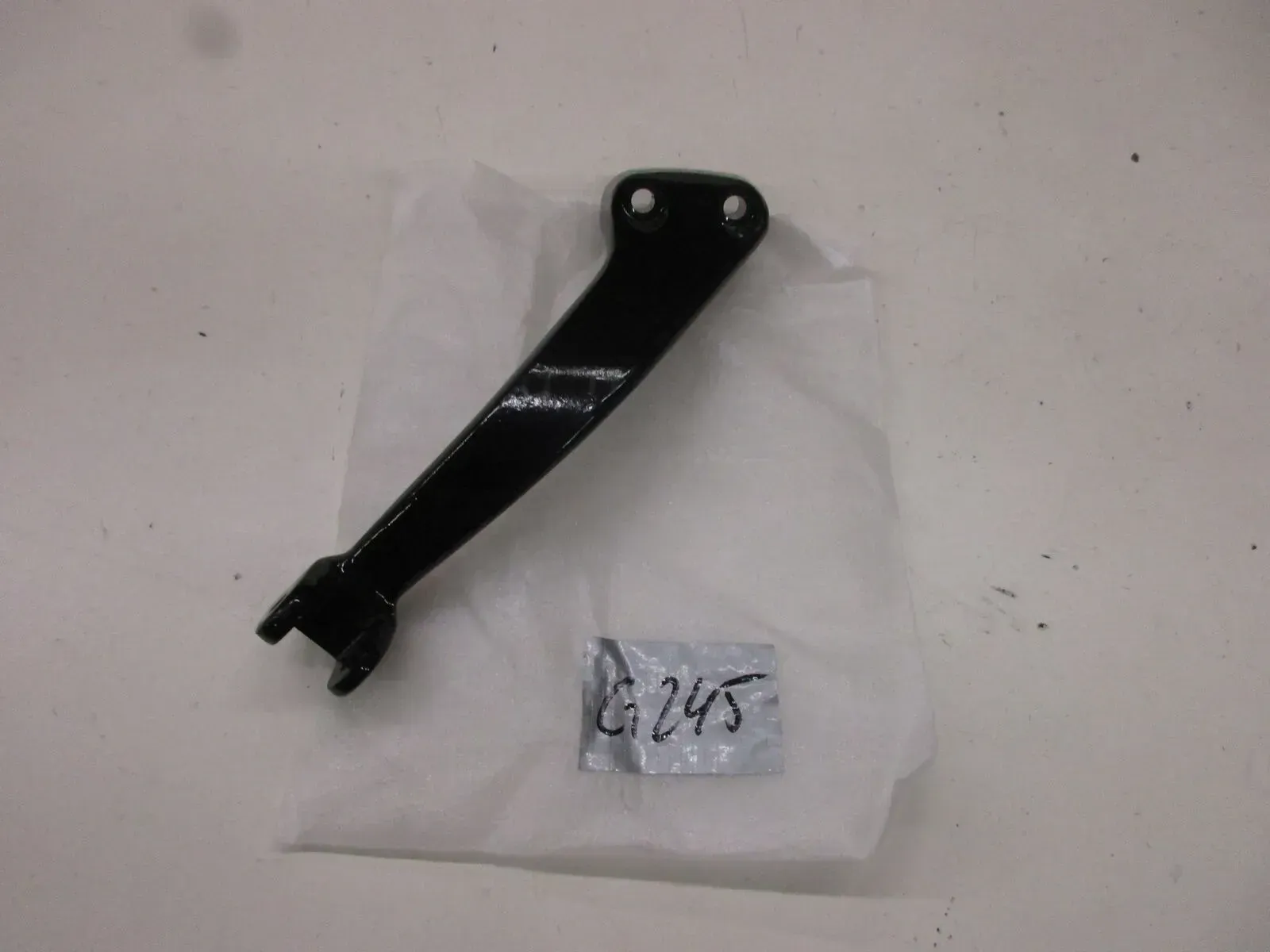 Fußrastenhalter Fußraste G245. Harley Davidson Softail FXBB vorne links Halter - Bild 1