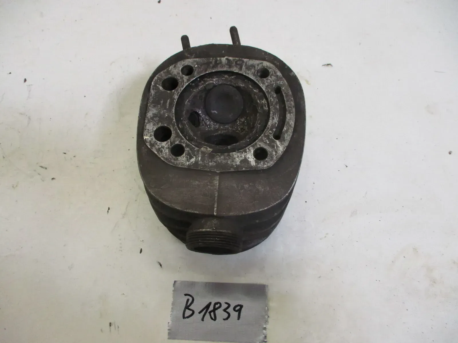 Zylinderkopf rechts 25230481139 B1839 BMW R51/3 R67 R67/2/3 R50 R50/2 R60 R60/2 - Bild 1