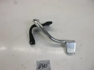 Fußrastenhalter rechts mit Bremspedal H40. Harley Davidson Street Bob FXDB - Bild 2