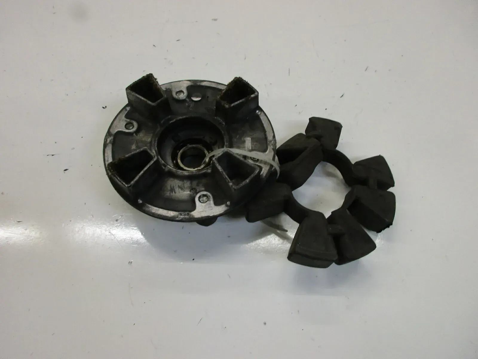Kawasaki GPZ 500 R ZX 500 Kettenradträger mit Ruckdämpfer Antriebsgummi Kettenra - Bild 1
