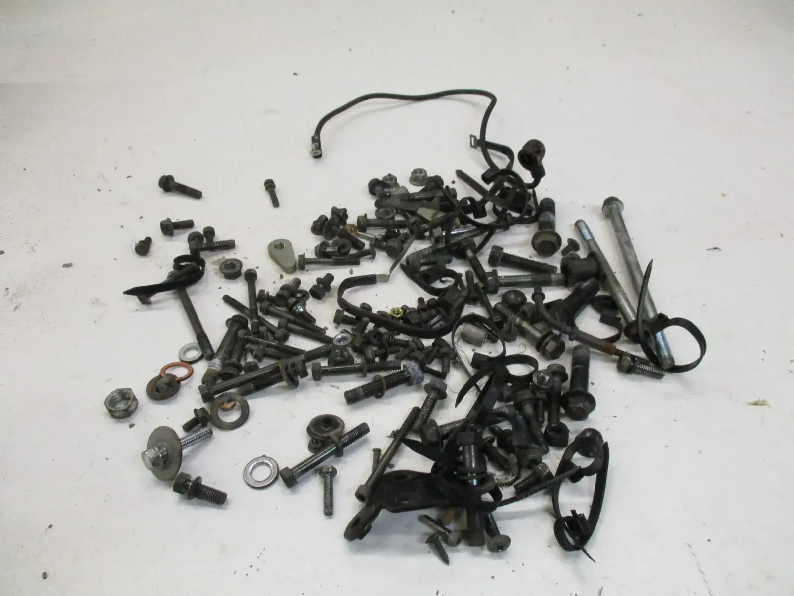 Schraubensatz Konvolut 8. Suzuki GSX 600 F GN72B Kleinteile Schrauben Bolzen - Bild 1