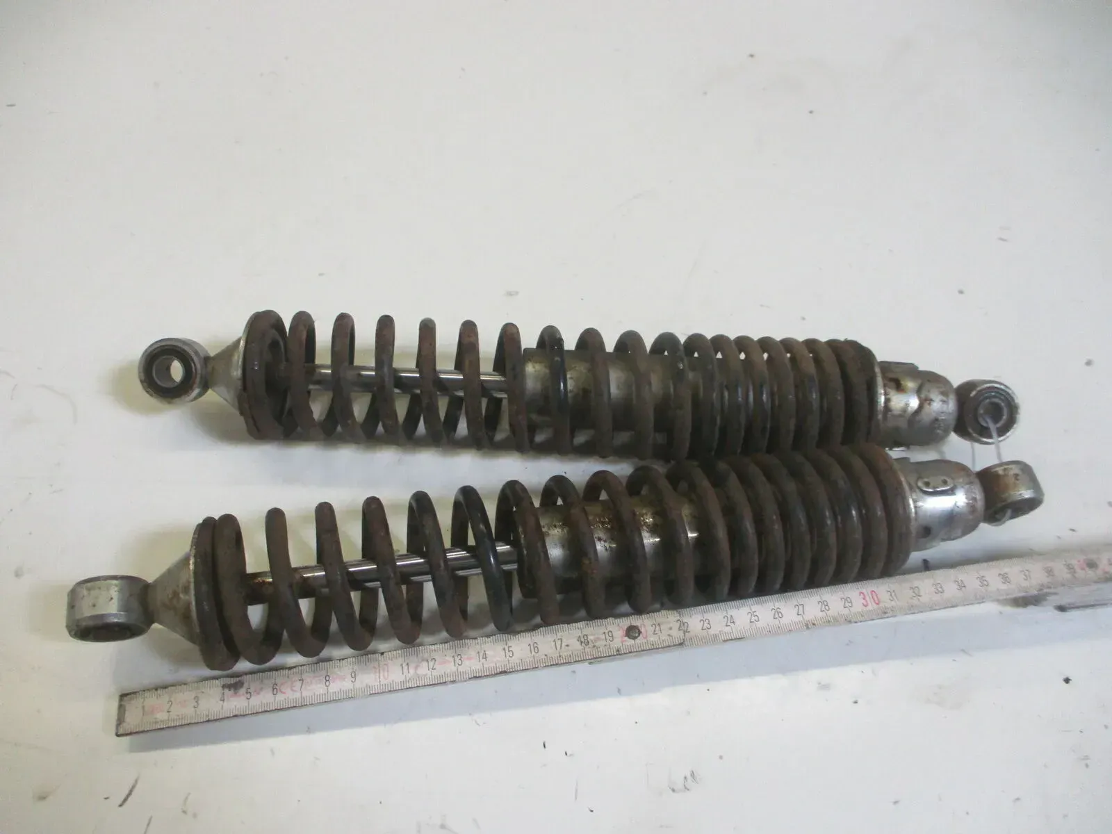 Kawasaki KE 175 D Bj.80 Stoßdämpfer Federbeine Stoßdämpfersatz shock absorber - Bild 1