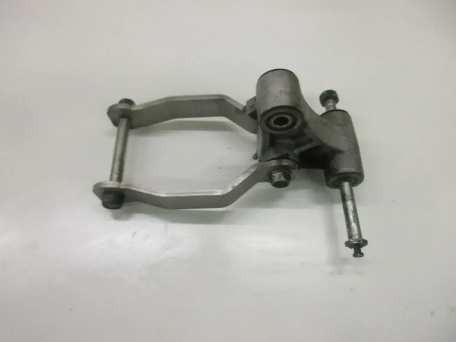 2. Kawasaki ZZR 600 ZX600D Federbeinumlenkung Schwinge Stoßdämpfer Knochen - Bild 1