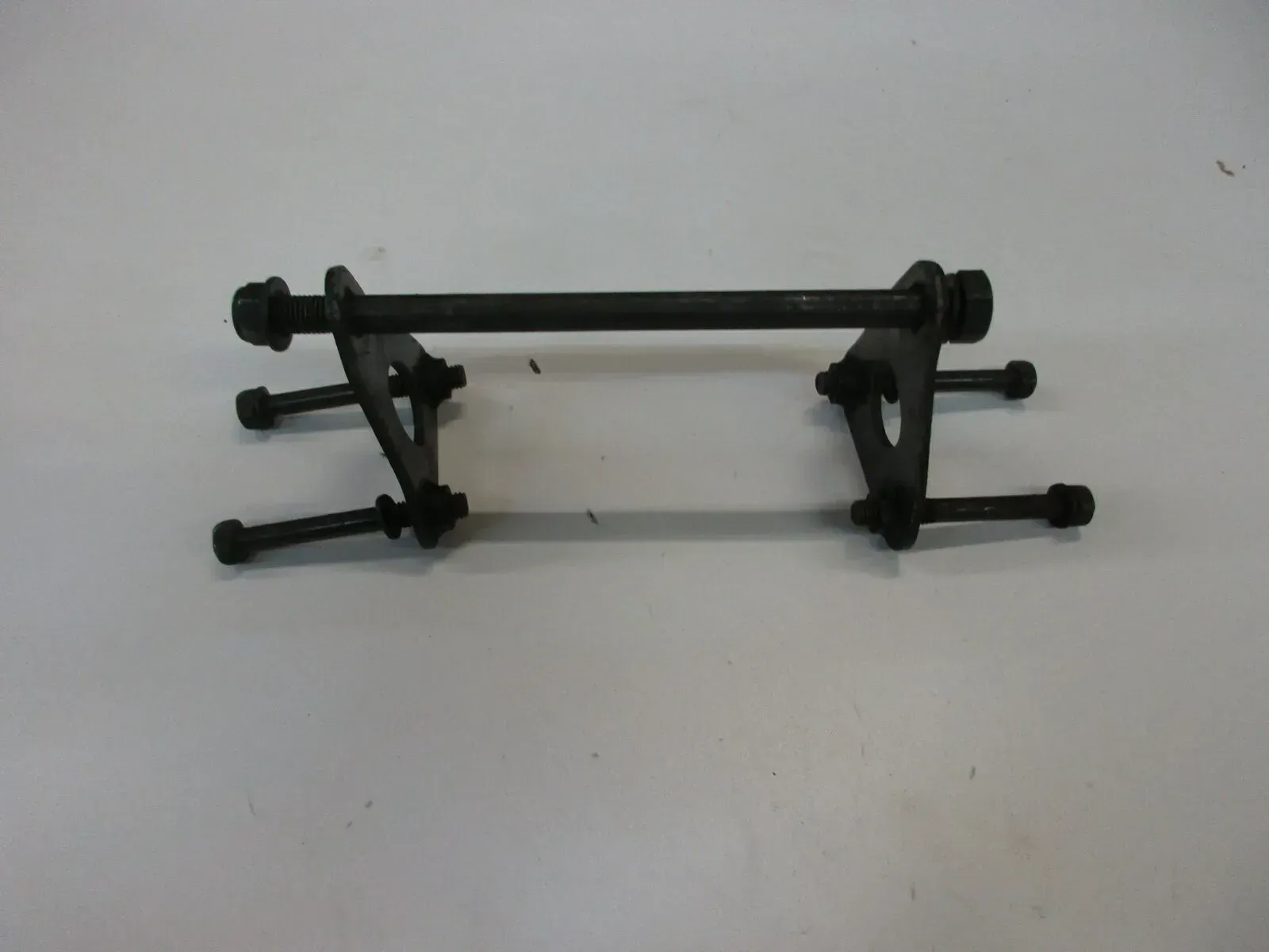 O. Suzuki GSX 400 E GK 53 C Motorhalter Schraube Motoraufhängung Bolzen Motor - Bild 1