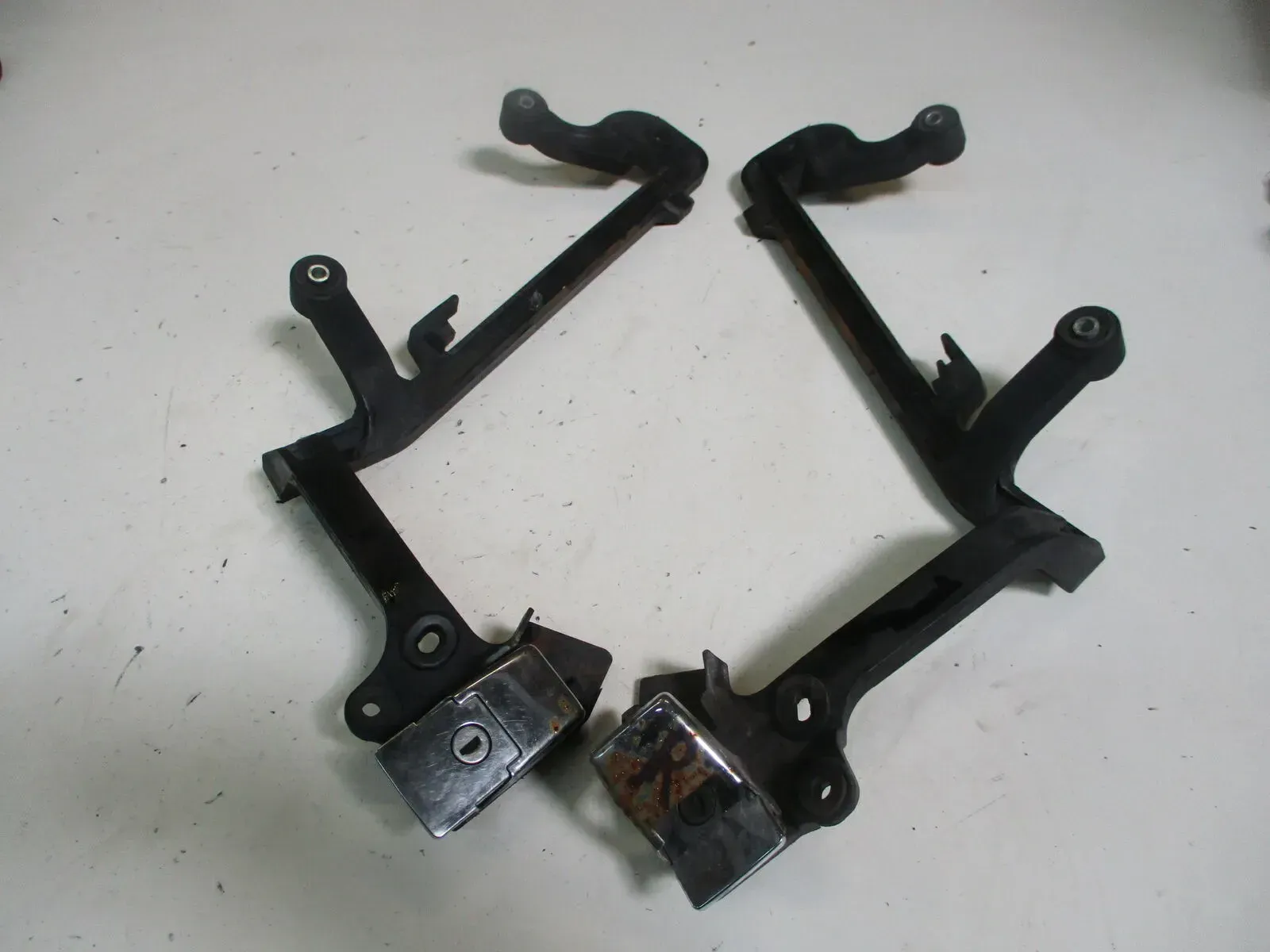 1. HONDA ST 1100 SC26 PAN EUROPEAN Gepäckträger Gepäckhalter rechts links Halter - Bild 1