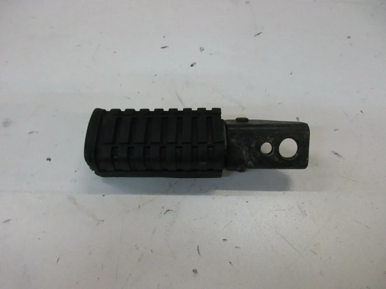 O. Honda CBR 600 F PC 23 Fußraste hinten rechts Fussraste Soziusraste footrest - Bild 1