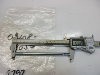 A392. Suzuki GT 250 Stehbolzen Schraube Motor M8 x 120 Zylinder 09108-08056 - Bild 3