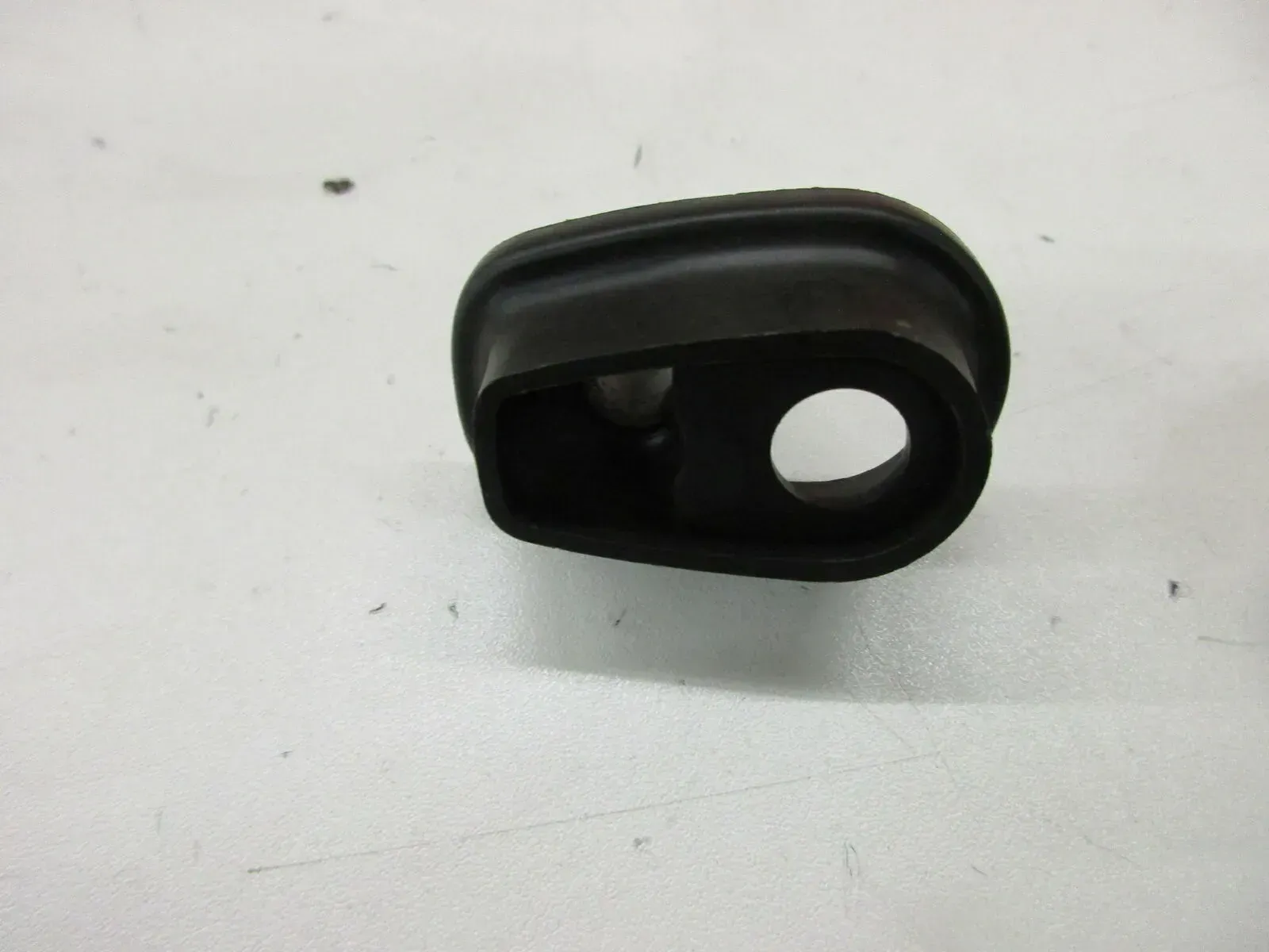 R268. Kawasaki ER-5 ZX-10 R Z 1000 Blinkerhalter hinten Aufnahme Blinker 23051-1 - Bild 1