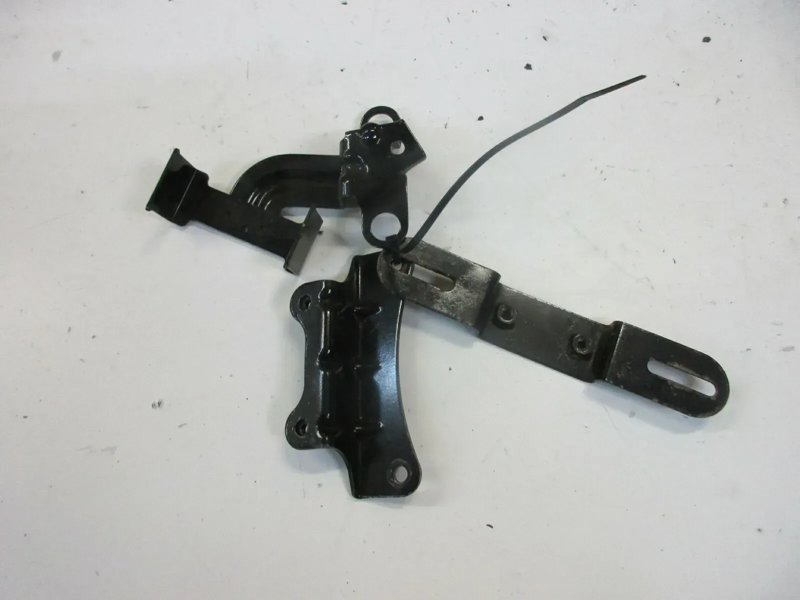 O. Kawasaki GPZ 600 R ZX600A Halter Kleinteile Halteblech Rahmen Kennzeichen - Bild 1