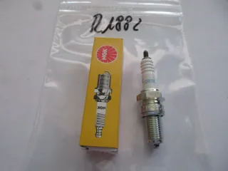R1882 NGK DR8ES-L Kawasaki Yamaha Suzuki Zündkerze 2923 Motor Ø 14 mm - Bild 1