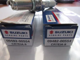 R1899 Suzuki SFV 650 Gladius Zündkerzen 09482-00554 Motor CR7EIA-9 - Bild 4