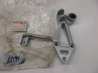 A1494 Kawasaki GPX 600 R ZX600A Soziusraste hinten links 35011-1342 Fußraste - Bild 2