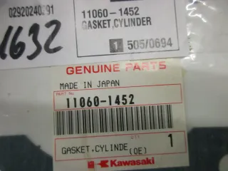 A1632 Kawasaki KDX 400_450 Zylinderfußdichtung Motor 11060-1452 Original Dichtung seal - Bild 1
