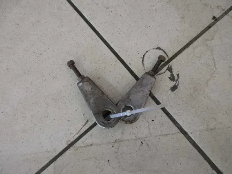 1. SUZUKI GS 550 E KETTENSPANNER RECHTS LINKS KETTENSPANNERSATZ ANTRIEBSKETTE - Bild 1
