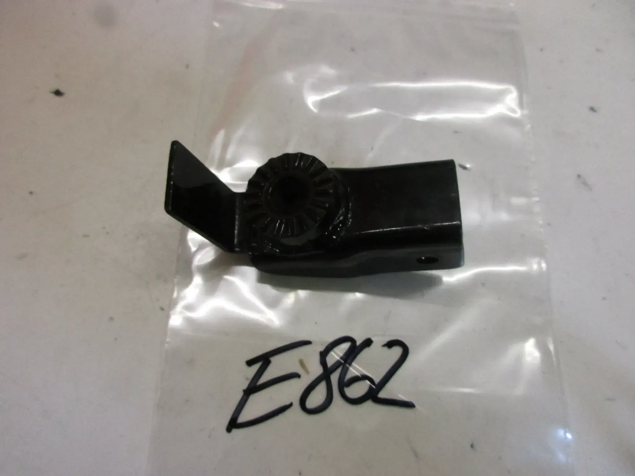 E862. Suzuki RV 50 D RV 90 Halter Aufnahme Träger Befestigung Rahmen - Bild 1