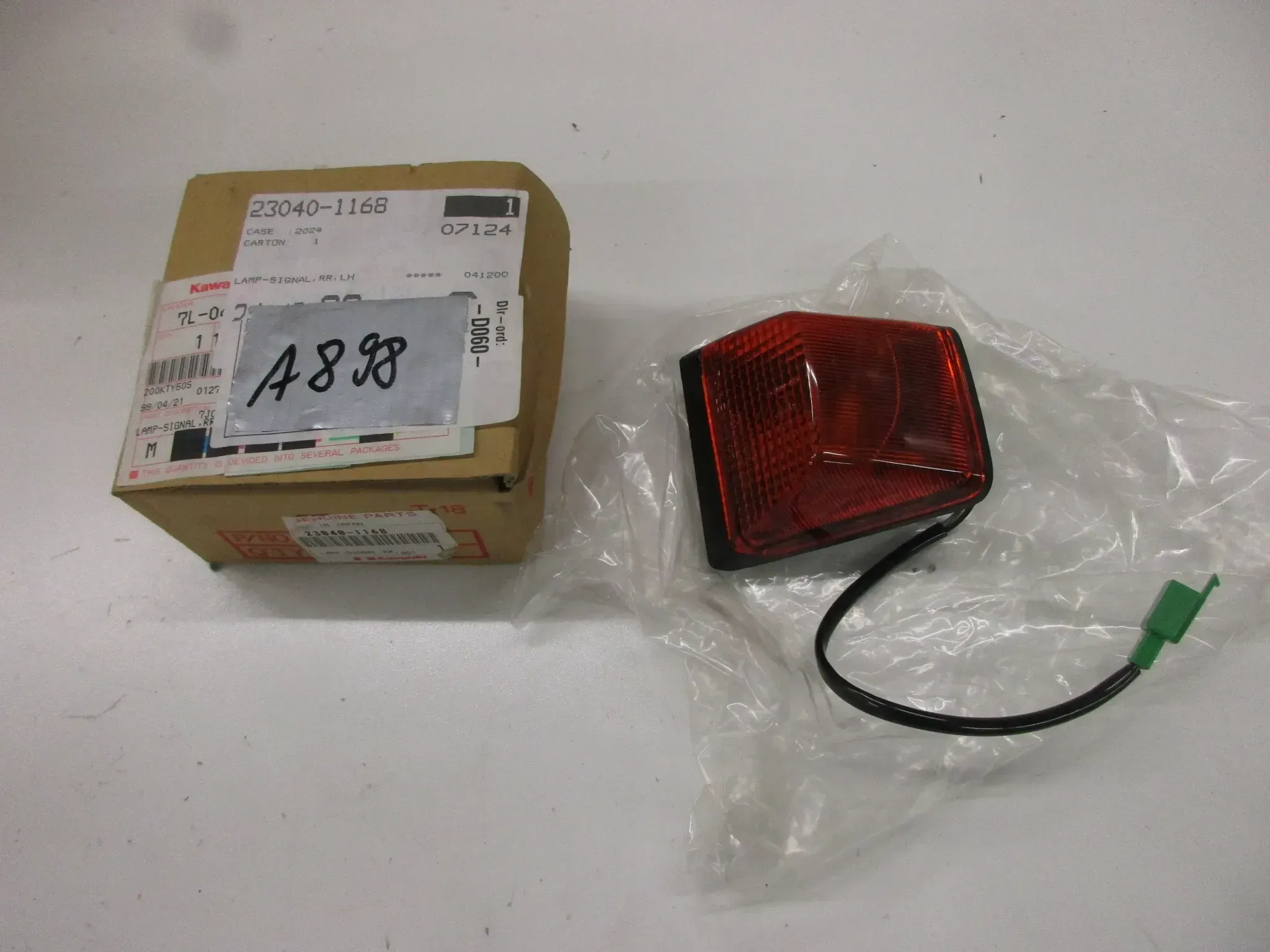 A898 Kawasaki GPX 600 R Blinker hinten Original links 23040-1168 turn signal - Bild 1