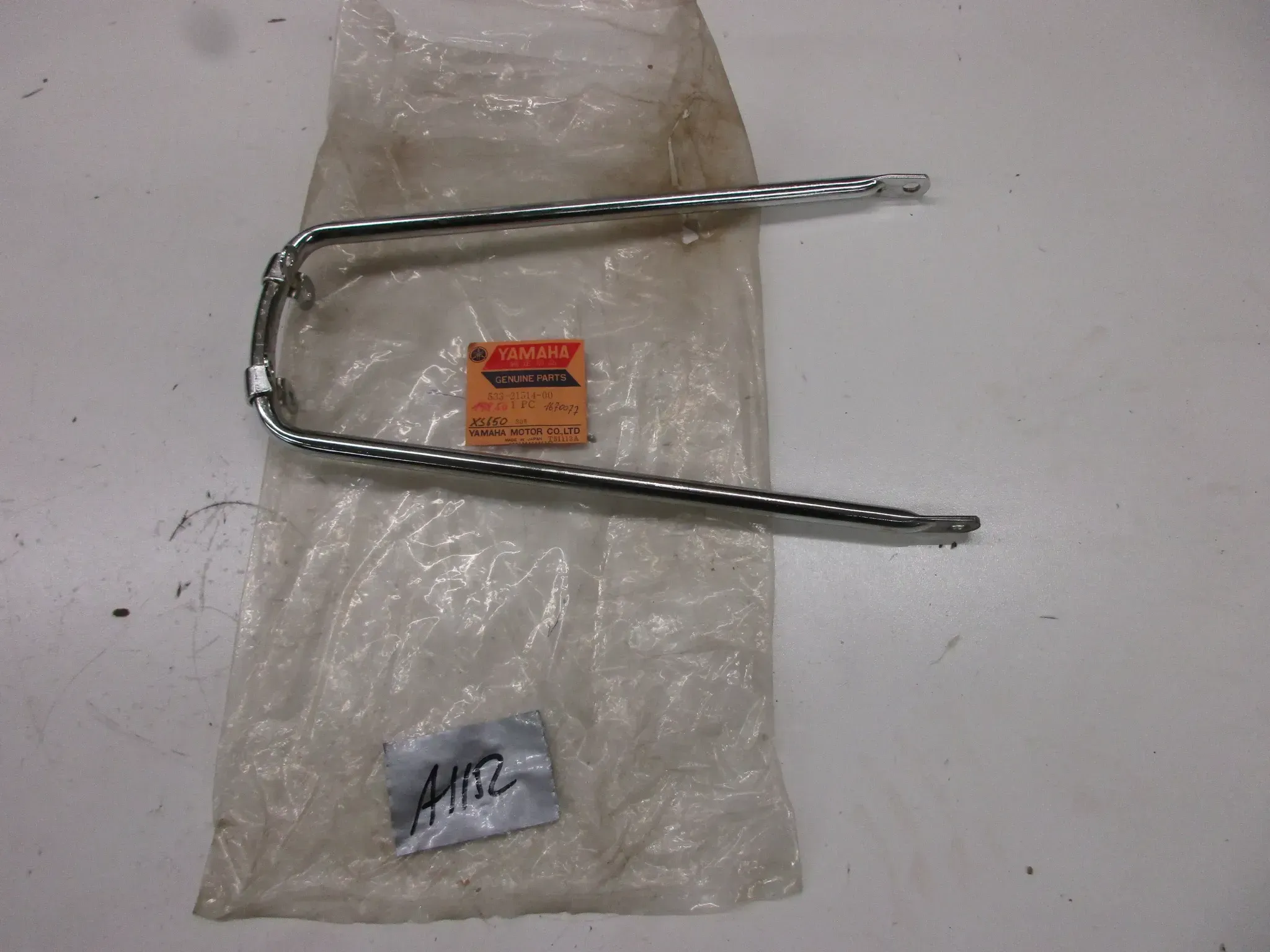 A1152 Yamaha XS 650 Haltestrebe Fender Kotflügel hinten 533-21514-00 - Bild 1