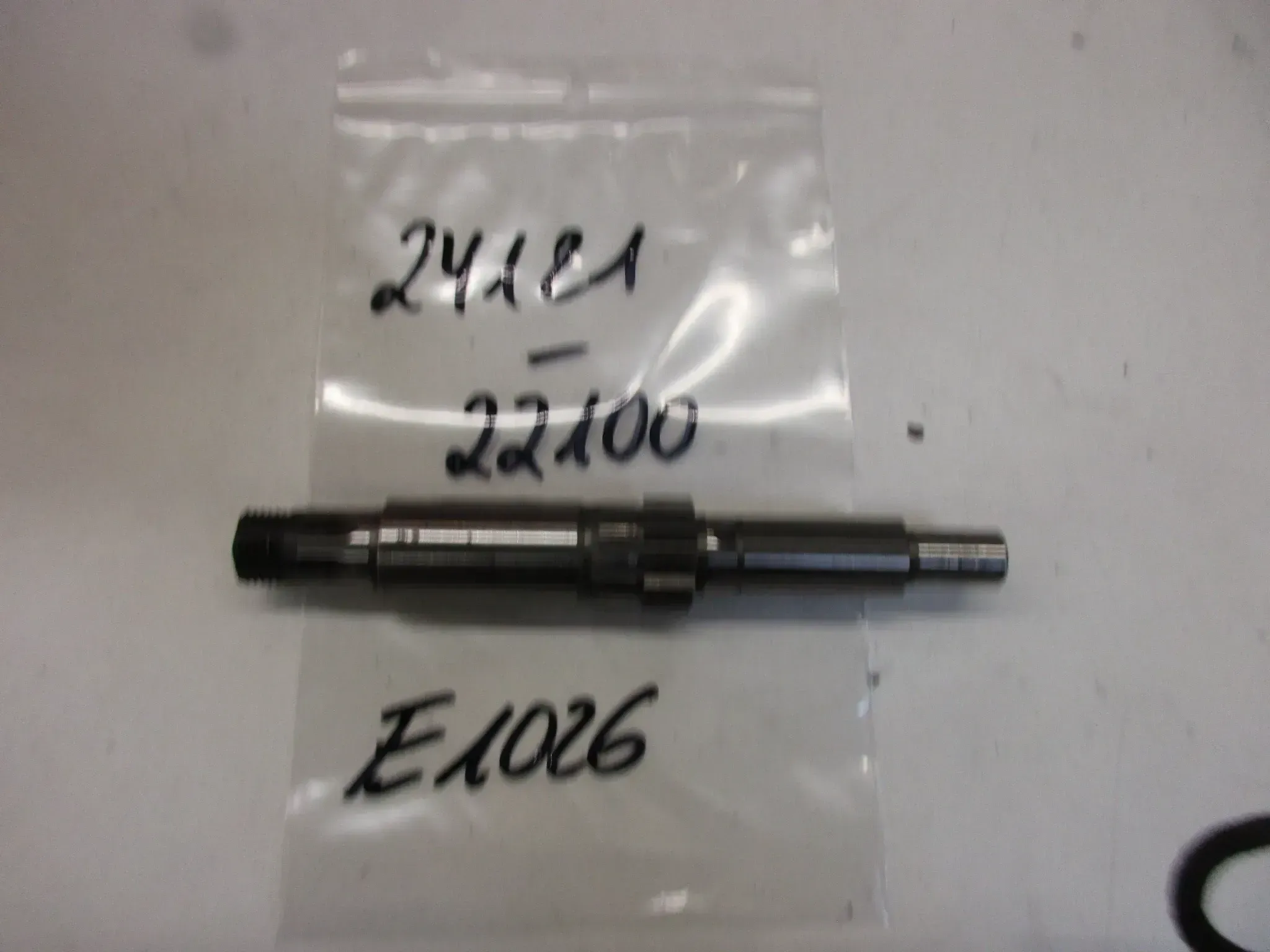 E1026. Suzuki RV 50 Getriebewelle Motor 24121-22100 Antriebswelle Getriebe - Bild 1