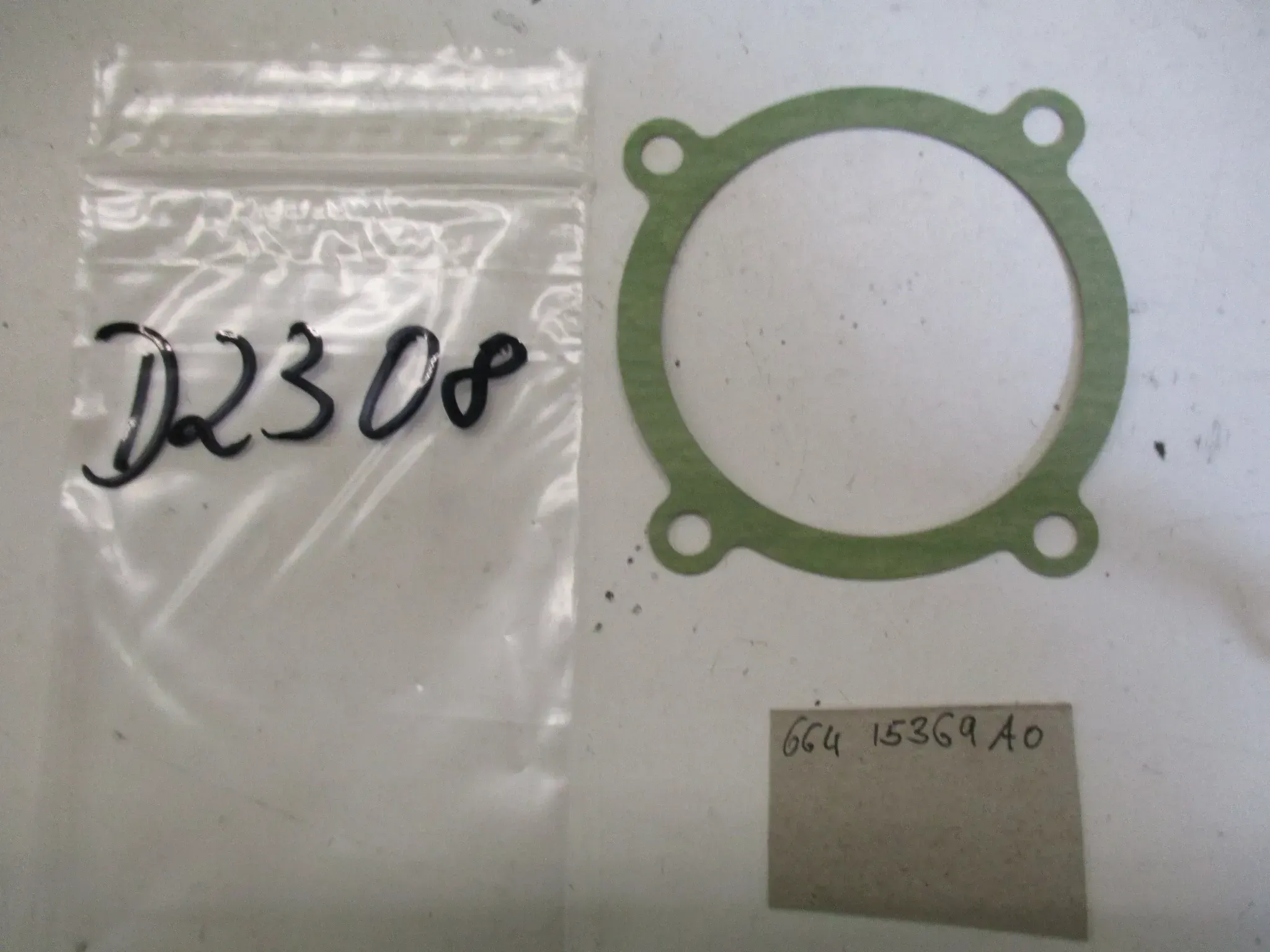 D2308 Yamaha Außenbordmotor 25 PS Dichtung 664-15369-A0 Öldeckeldichtung Deckel - Bild 1
