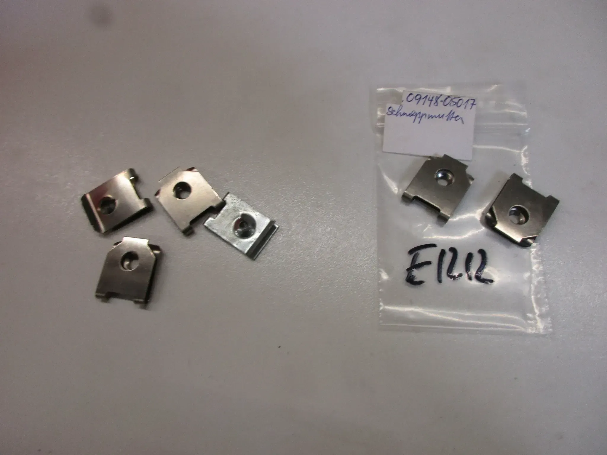 E1212 Suzuki Schraube Mutter 09148-05017 Nut Rahmen Verkleidung M3 mm Buchse - Bild 1