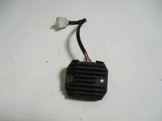 1. YAMAHA FZS 600 FAZER RJ02 Spannungsregler Lichtmaschine Regler SH650-12 - Bild 1