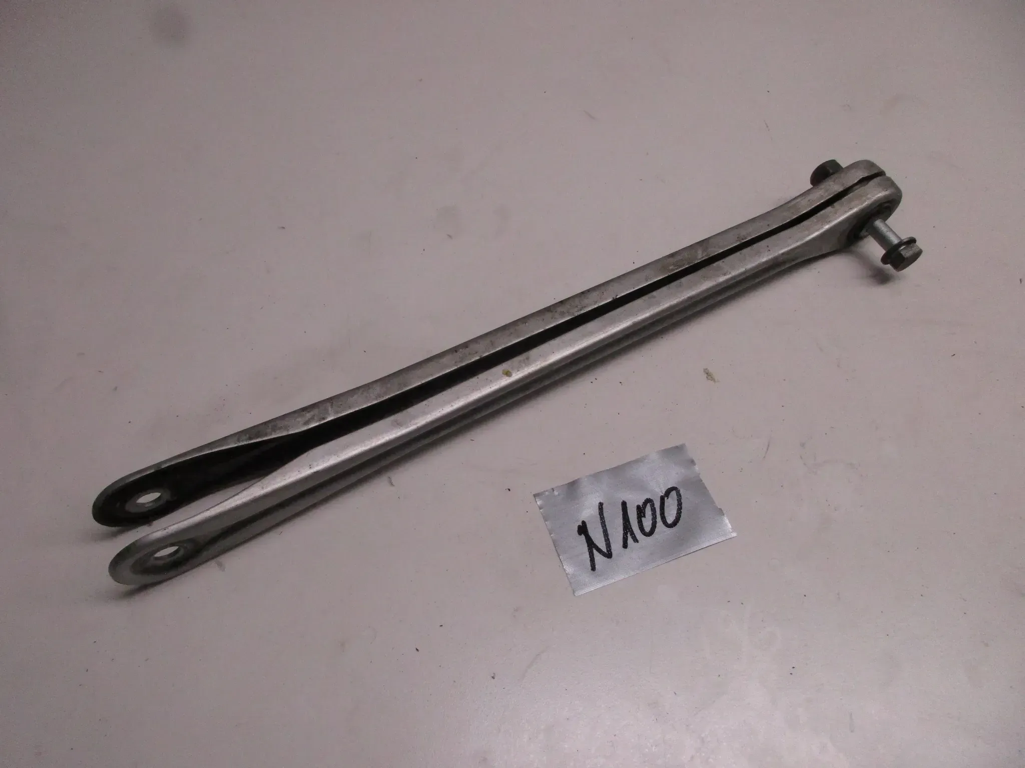 N100 BMW R 850 RT Kardan Zugstrebe Halter Reaktionsstange Schwinge - Bild 1