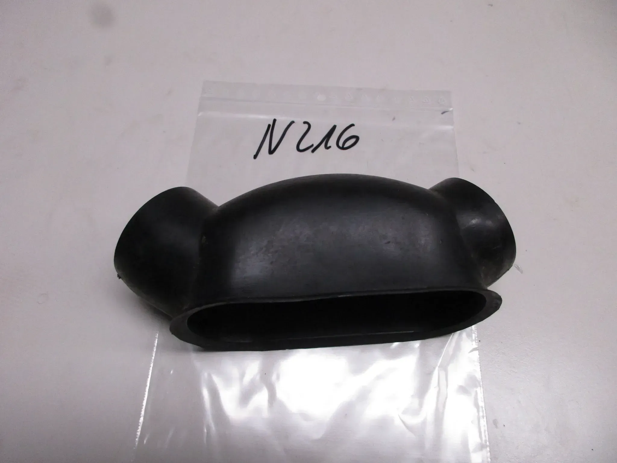 N216 Moto Guzzi V7 850 GT Ansaugstutzen Gummistutzen Luftfilter - Bild 1