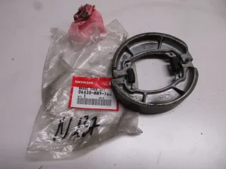 N137 Honda XL 600 V PD 06 Transalp Bremsbelag 06430-MM9-780 hinten Trommelbremse - Bild 1