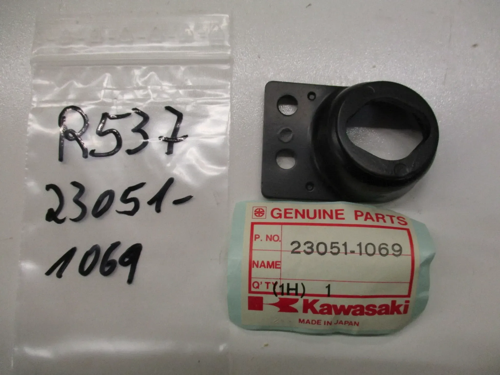 R537 Kawasaki GPZ 305 EX Blinkerhalter hinten rechts links 23051-1069 - Bild 1