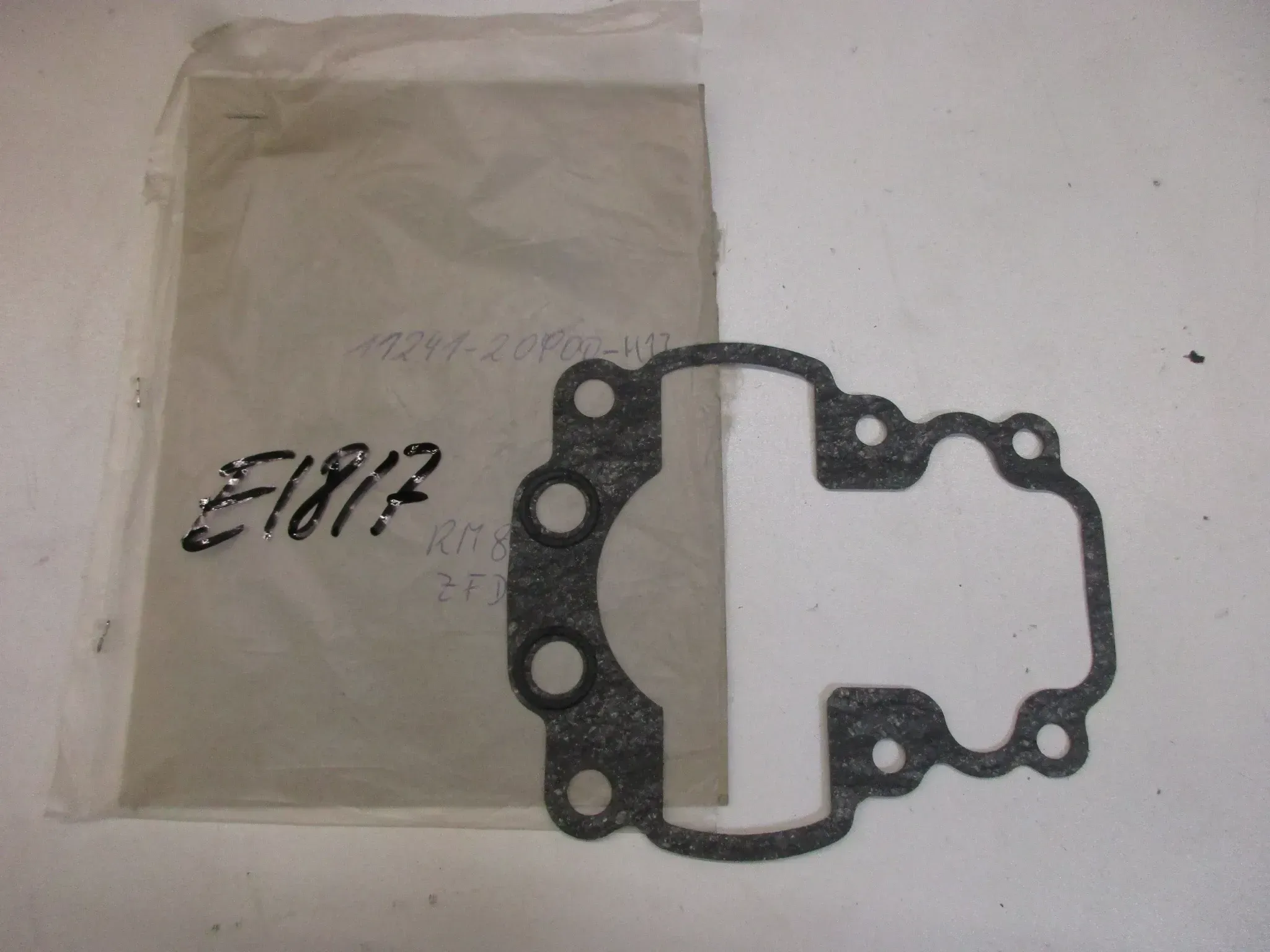 E1817. Suzuki RM 80 H Dichtung 11241-20900-H17 Zylinderfuß Motordichtung seal - Bild 1