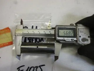 E1035. Suzuki GT 250 Bolzen Motor 12211-18001 Kurbelwelle Stift Pin Achse Welle - Bild 3
