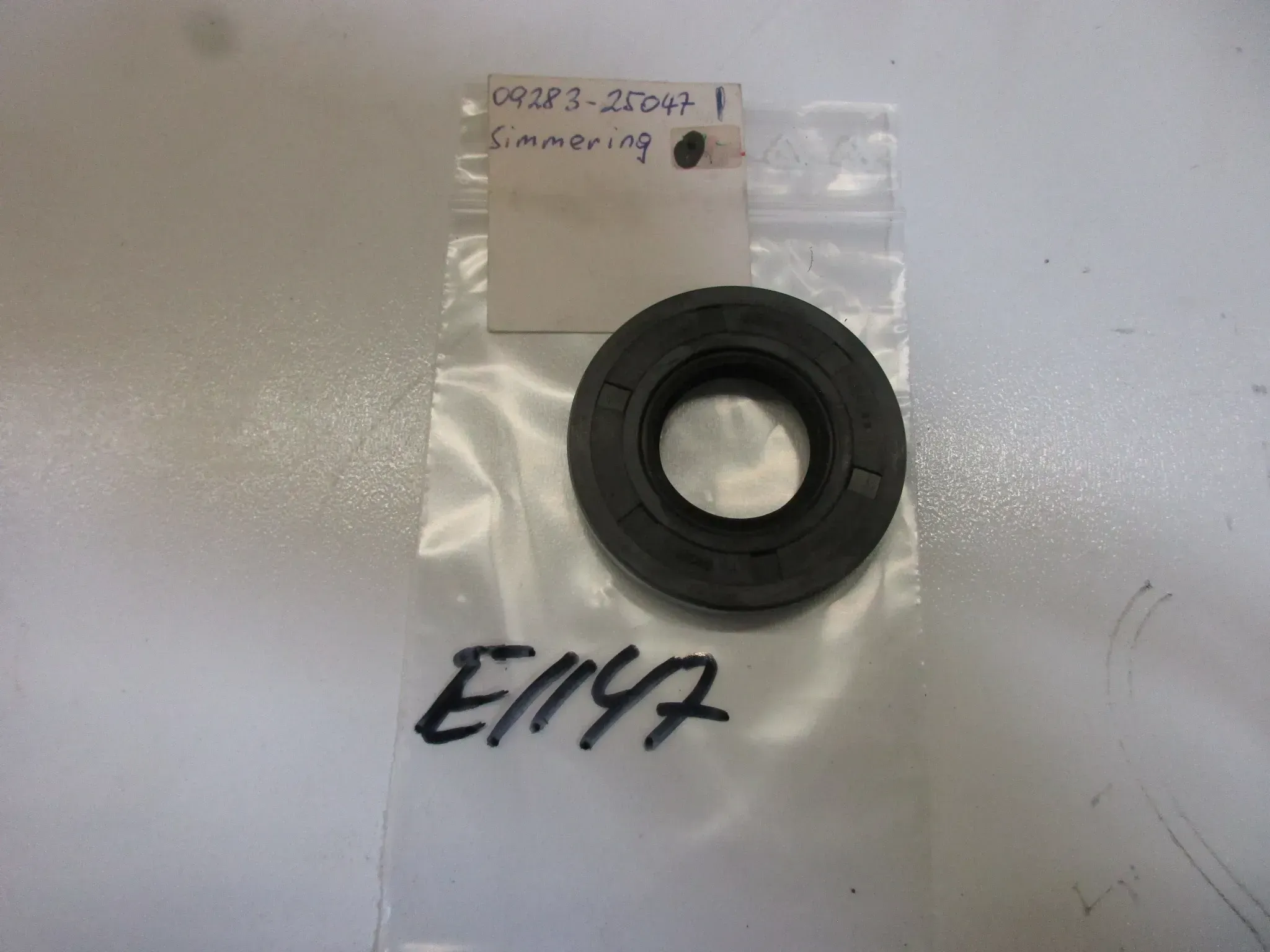 E1147 Suzuki GT 380 Simmerring Nockenwelle 09283-25047 Wellendichtring 25x52x8.5 - Bild 1