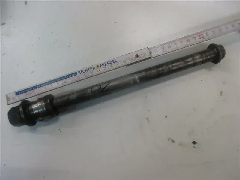 3. Honda VF 1000 F_F2 FII Steckachse hinten Achse Hinterrad Axle Wheel Felge - Bild 1
