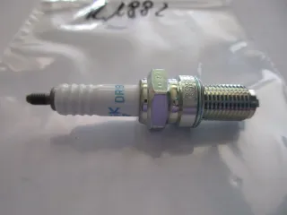 R1882 NGK DR8ES-L Kawasaki Yamaha Suzuki Zündkerze 2923 Motor Ø 14 mm - Bild 3