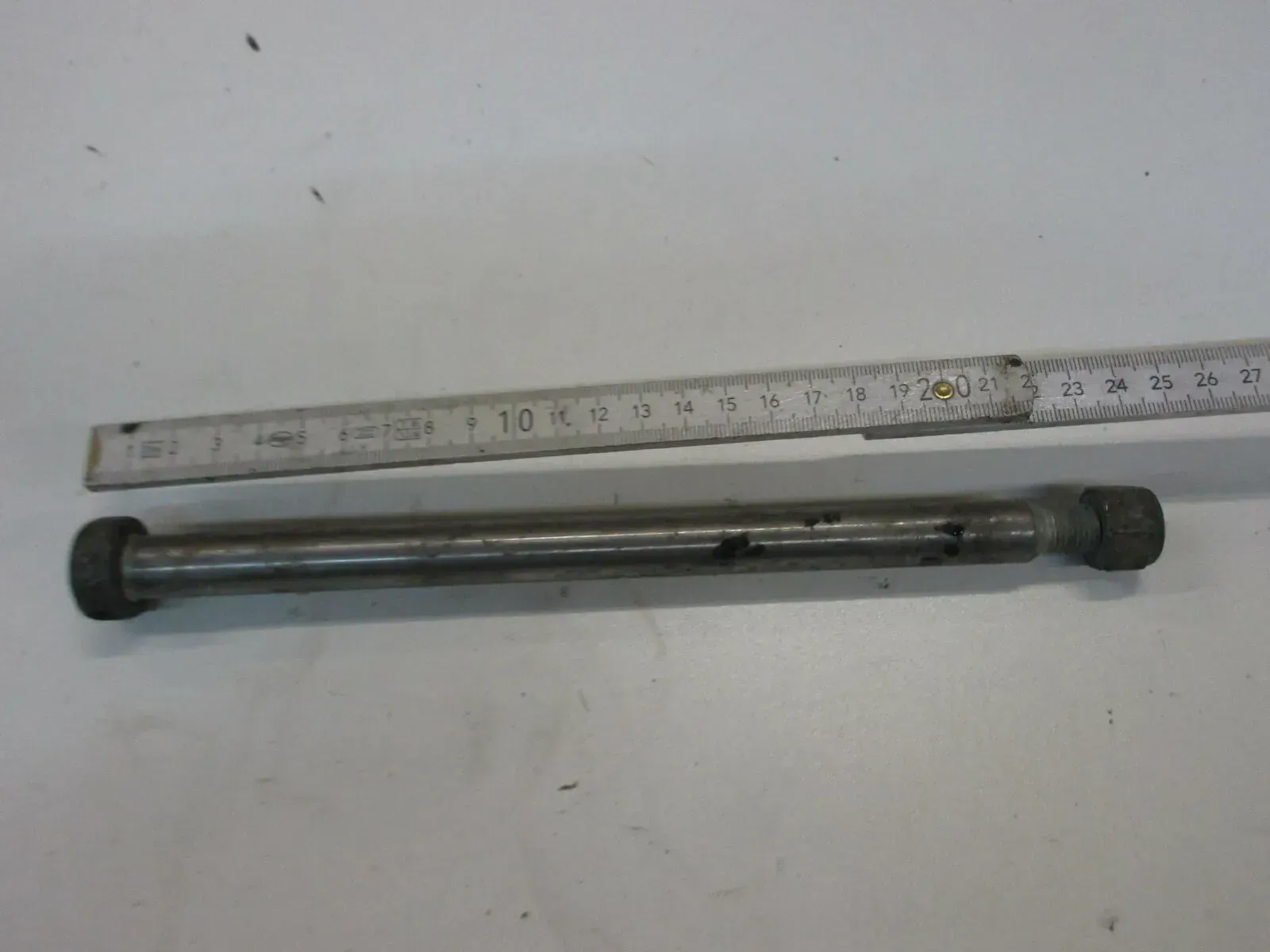 O. Suzuki GS 450 T_TU Steckachse vorne Achse Vorderrad Felge axle wheel - Bild 1