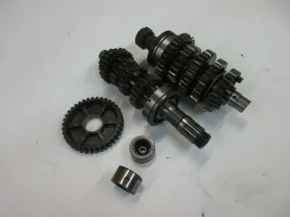 O2. Suzuki GSX 600 F GN72B Getriebe Getriebwelle Getriebesatz Motor Antrieb - Bild 2