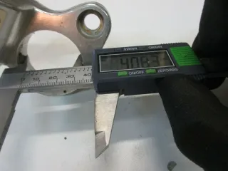 O. Suzuki GSX 600 F GN72B Lenkerhalter rechts Lenker Halter Lenkerklemme - Bild 4