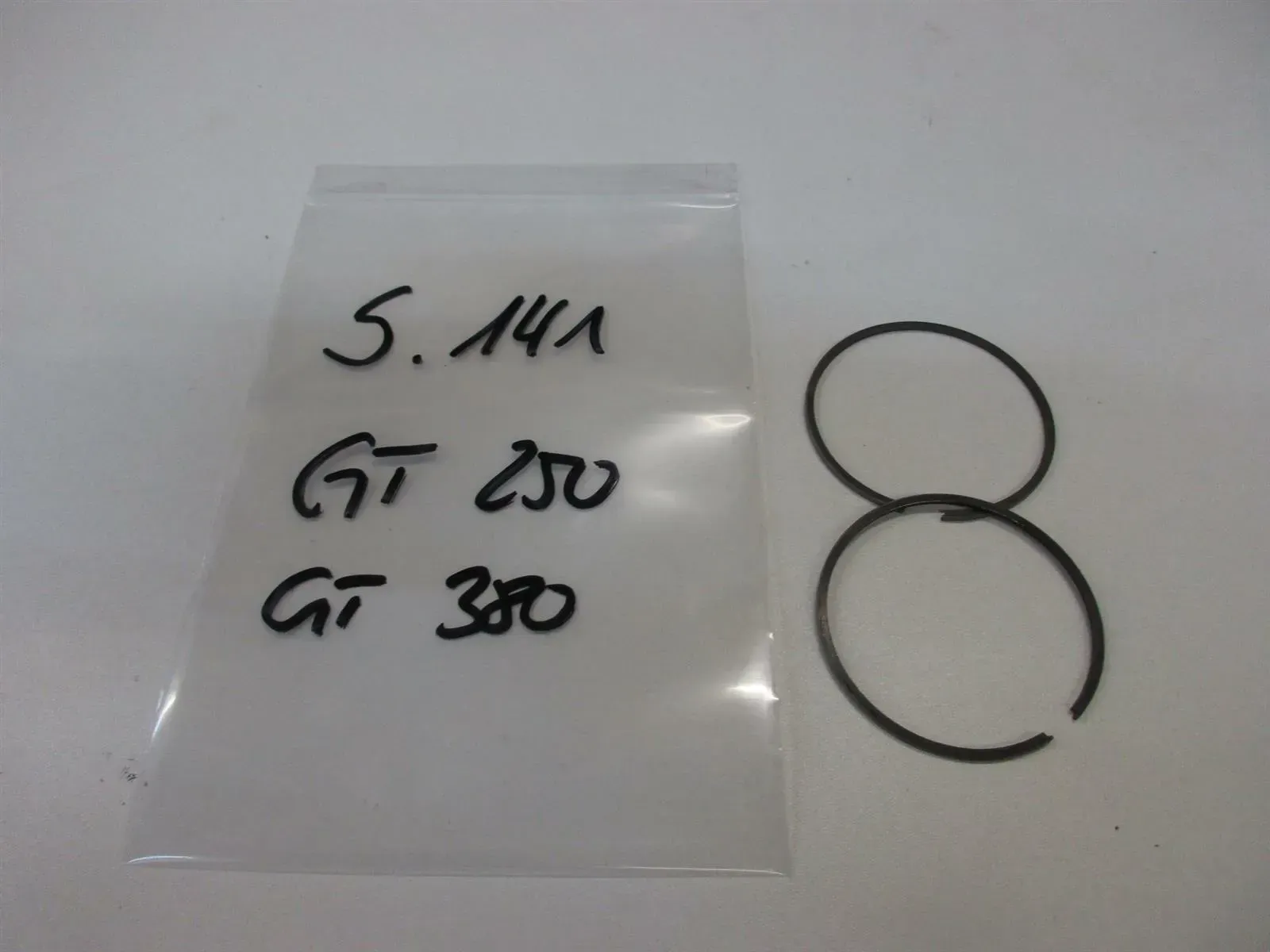 S141 Suzuki GT 250 GT 380 Kolbenringe Kolben Original piston rings 57,25 mm - Bild 1