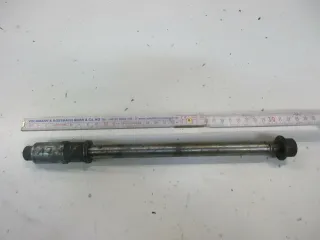 O. Honda VF 750 S RC07 SABRE V45 Steckachse hinten Achse Hinterrad Axle Felge - Bild 1