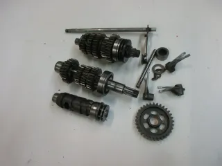 O1. Suzuki GSX 400 E GK 53 C Getriebesatz Motor Getriebe Getriebewelle - Bild 2