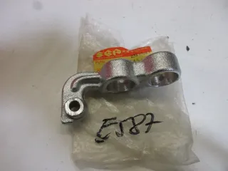 E587. Suzuki GS 550_650 E Fußrastenhalter vorne rechts 43511-34510 Fußraste - Bild 3