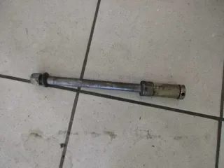 1. SUZUKI GS 550 E STECKACHSE HINTEN ACHSE HINTERRADACHSE FELGE AXLE - Bild 1