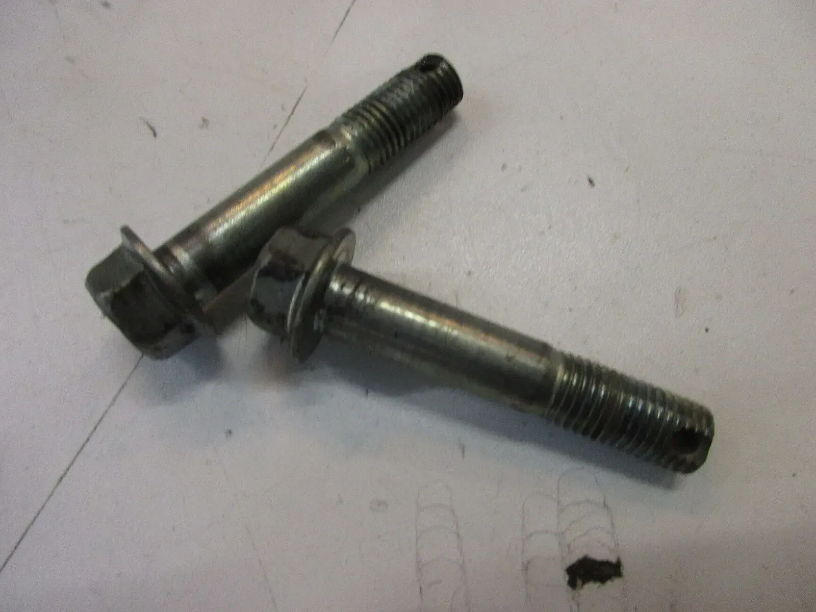 SUZUKI GSX 550 ES Bj 1984 SCHRAUBEN VERKLEIDUNG BREMSSATTEL MOTOR BOLT BOLZEN - Bild 1