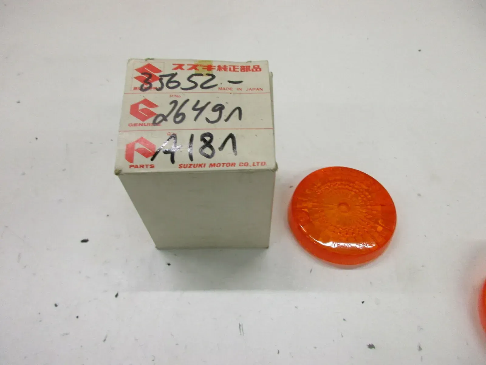 A181. Suzuki GT 80 E_L Blinkerglas Blinker Ersatzglas 35652-26491 - Bild 1