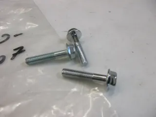 A394. Suzuki GSX 1100 GS 750 E Schraube M6 mm Rahmen Bolzen 01550-06307 - Bild 2