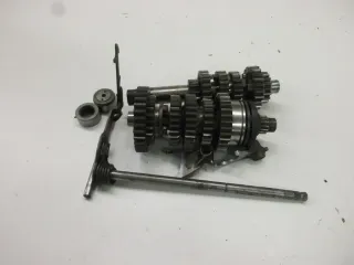 Suzuki GS 550 M Katana Getriebesatz Getriebe Getriebewelle Motor Antrieb - Bild 4
